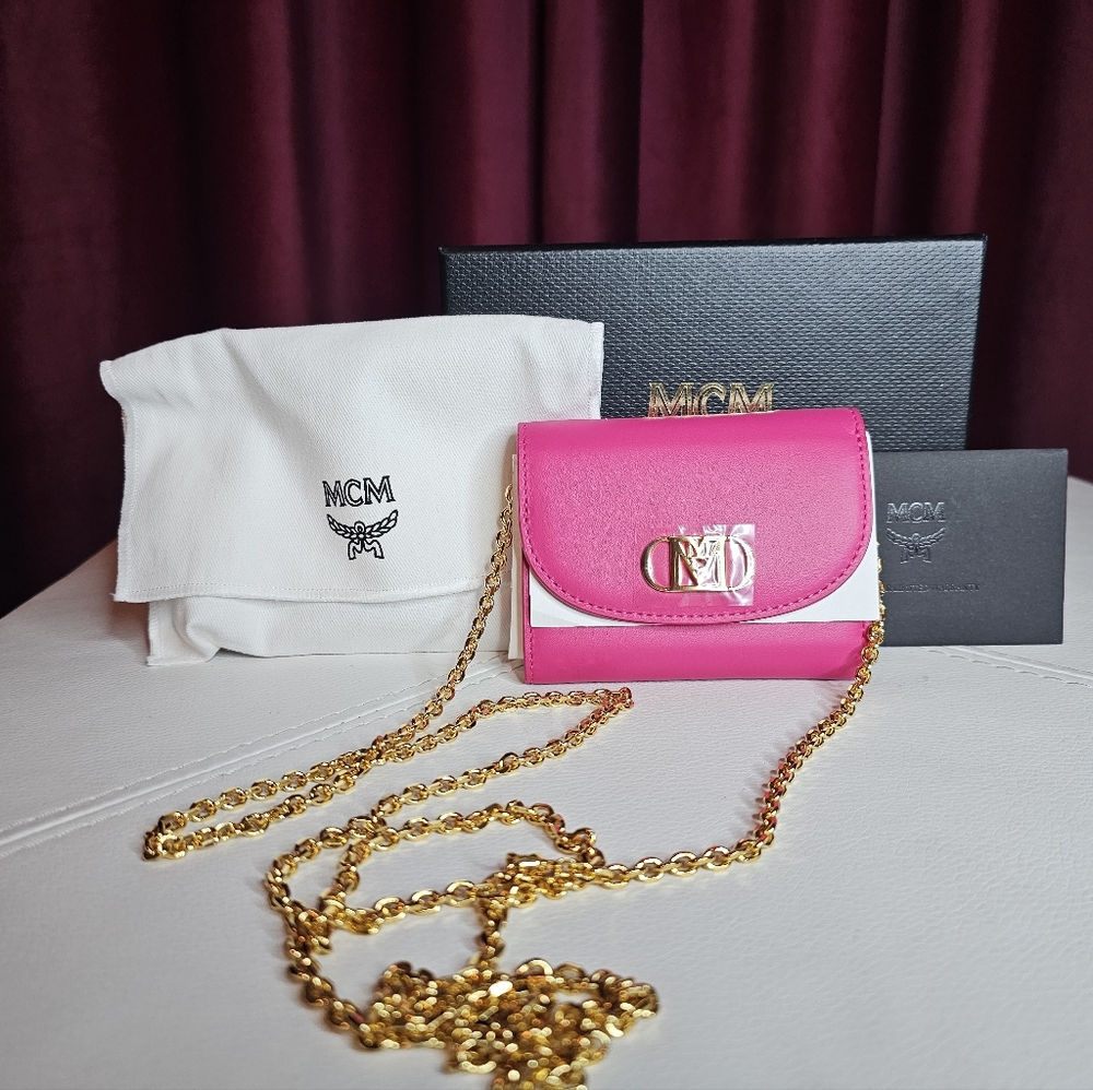 MCM WOC wallet on a chain NWT